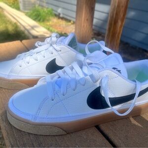 Nike White and Black Sneakers